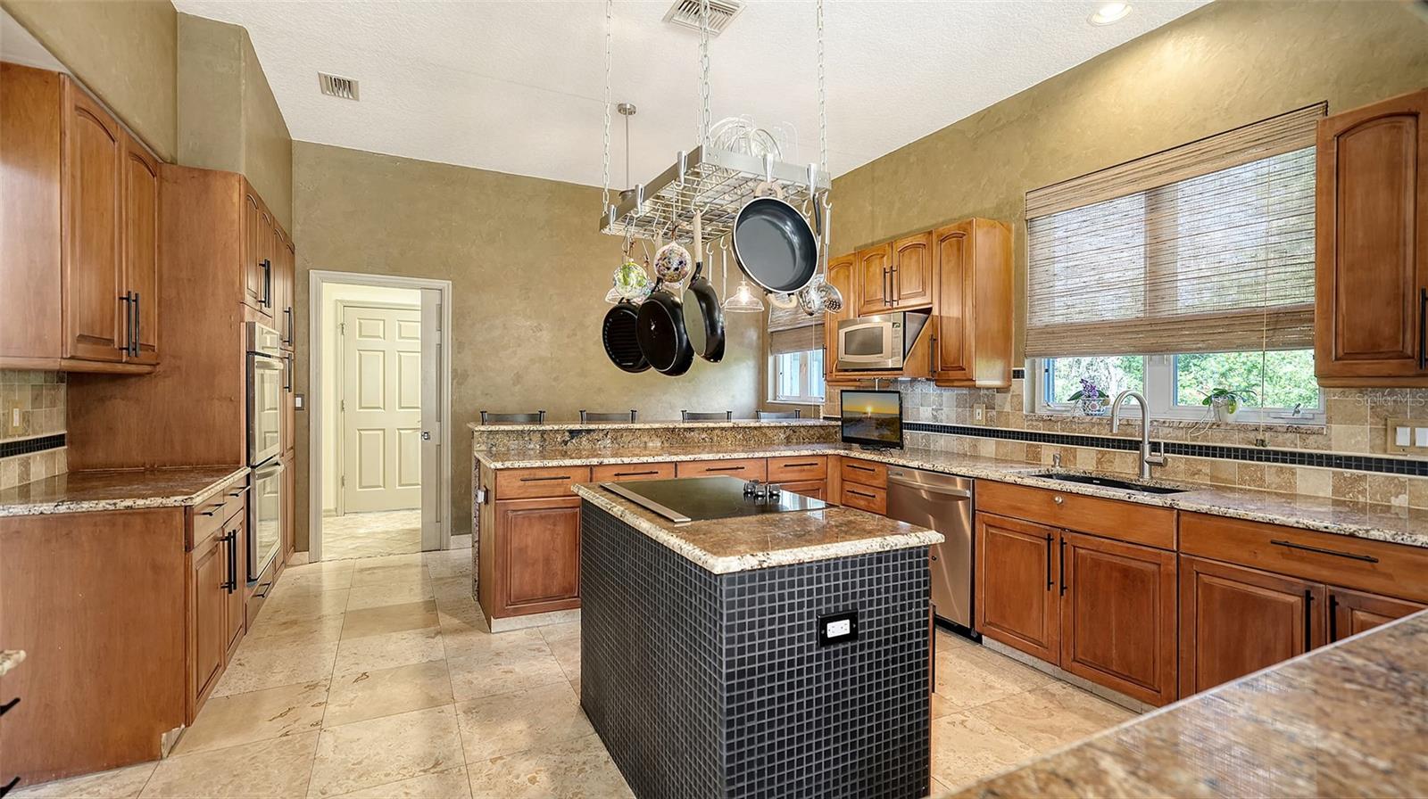 Image 14 of 53 For 6905 Pine Valley Street