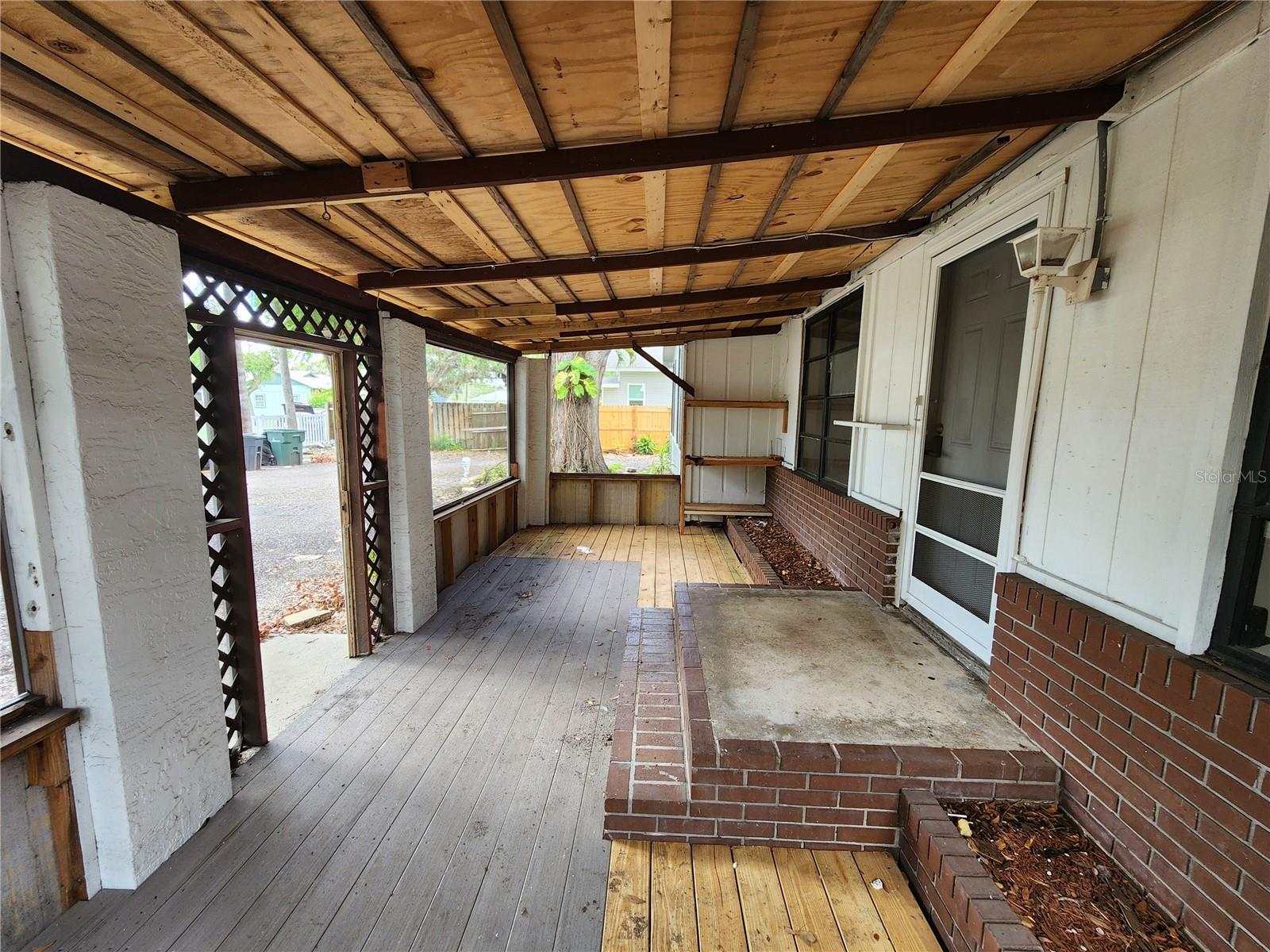 Image 19 of 21 For 27 Tucker Avenue