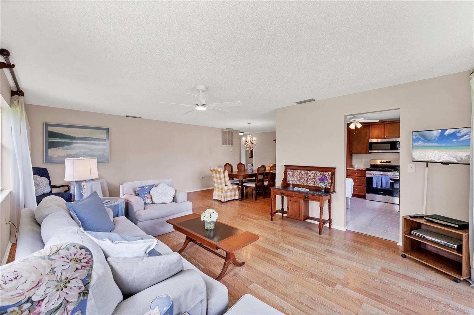 Image 11 of 42 For 6188 80th Street N 102