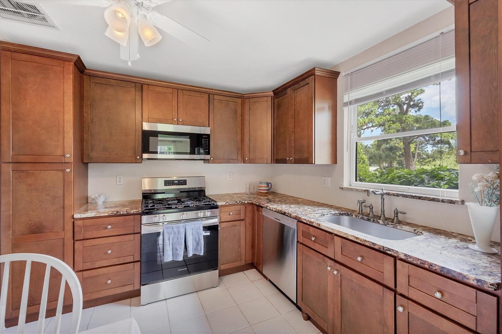 Image 14 of 42 For 6188 80th Street N 102