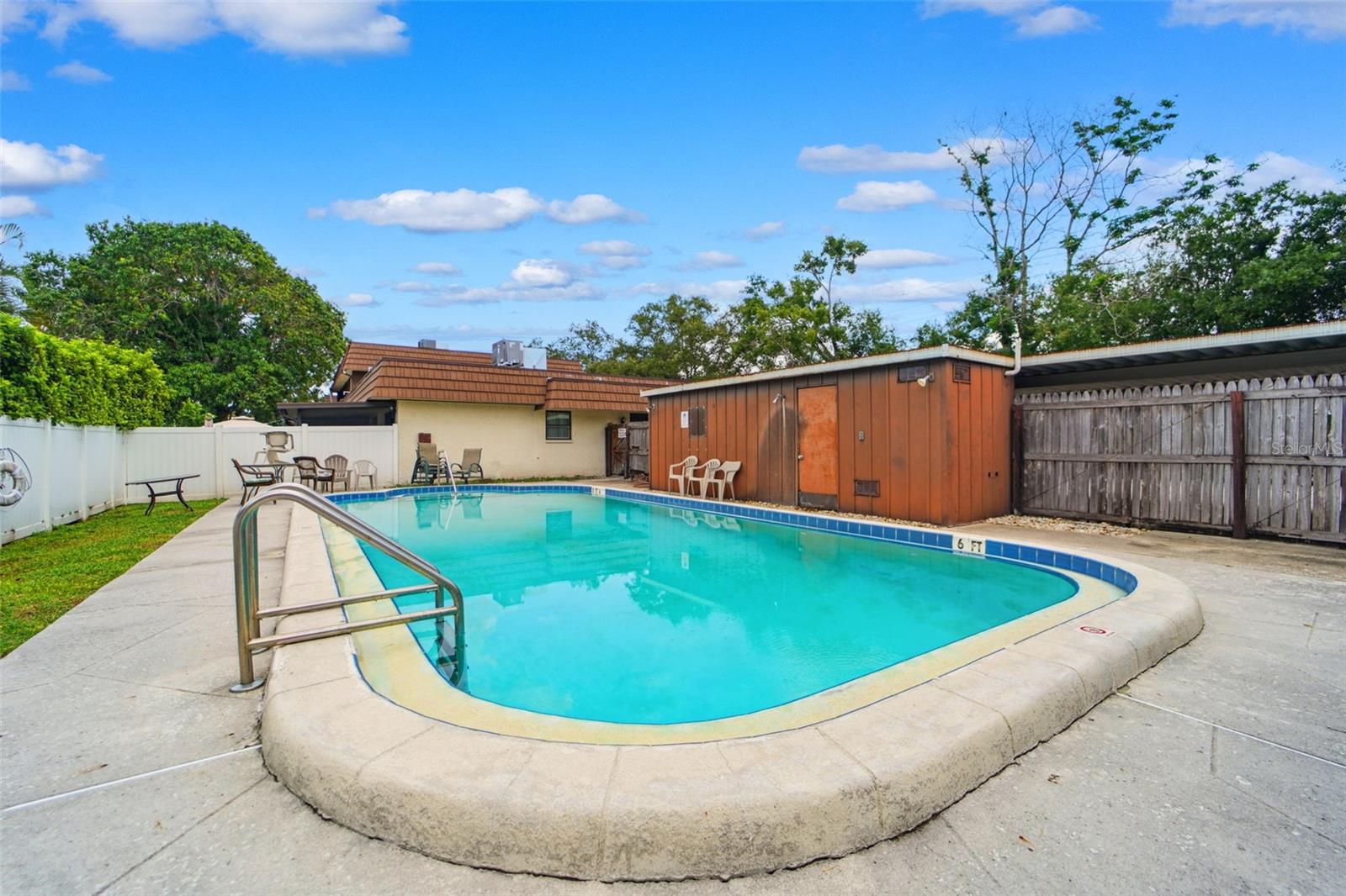 Listing photo id 19 for 8700 Dr Martin Luther King Jr Street N 8700