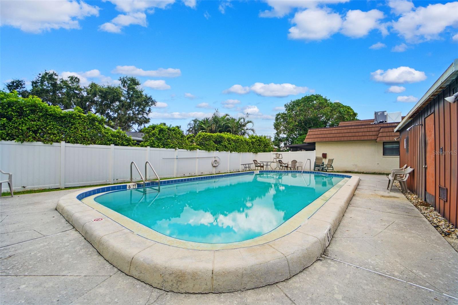 Listing photo id 20 for 8700 Dr Martin Luther King Jr Street N 8700