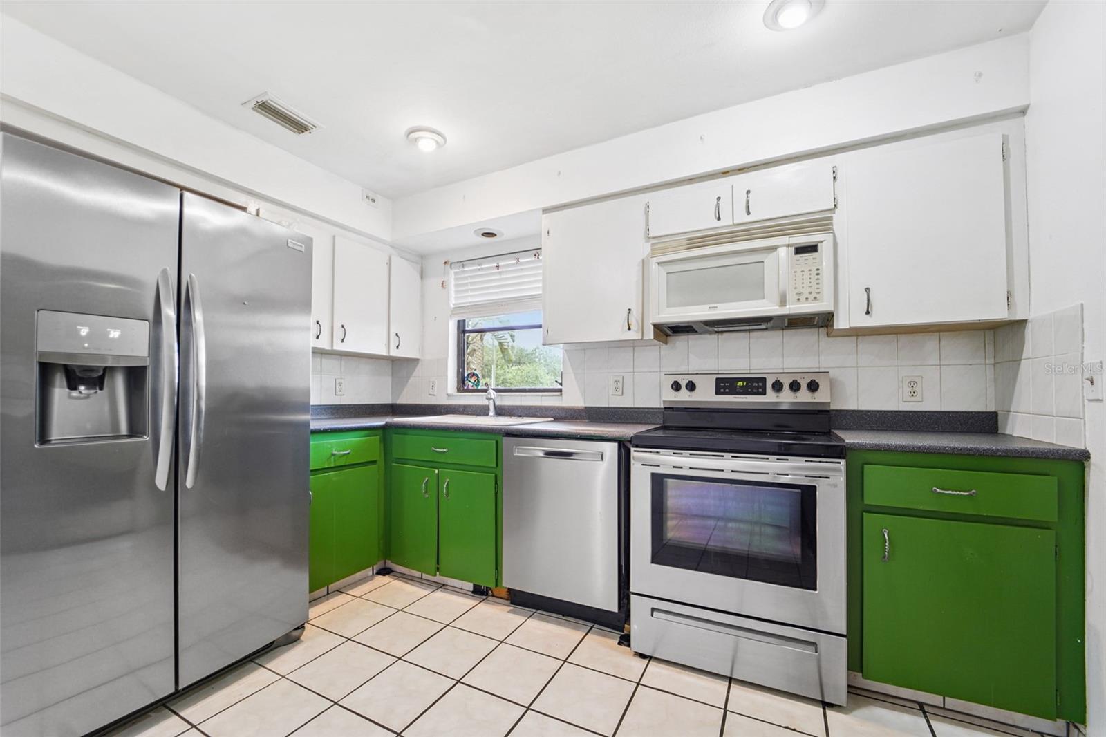 Listing photo id 3 for 8700 Dr Martin Luther King Jr Street N 8700