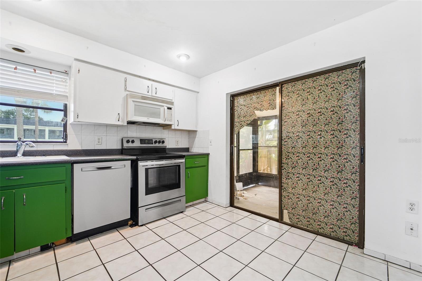 Listing photo id 4 for 8700 Dr Martin Luther King Jr Street N 8700