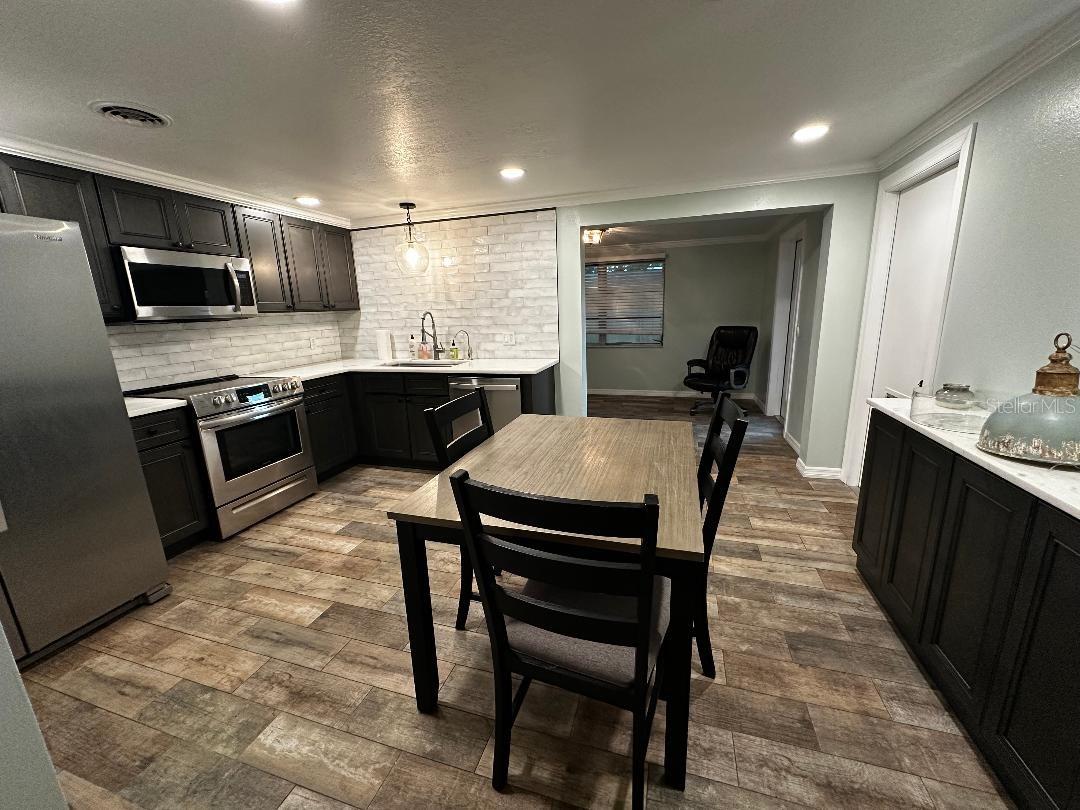 Image 4 of 18 For 611 Missouri Road