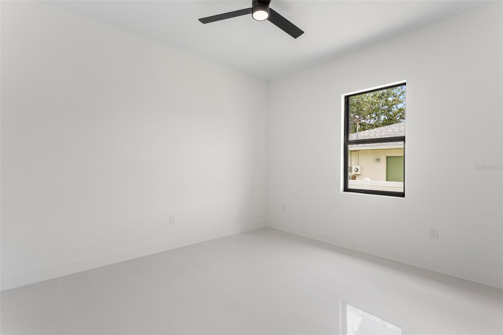 Image 42 of 47 For 10 33rd Avenue