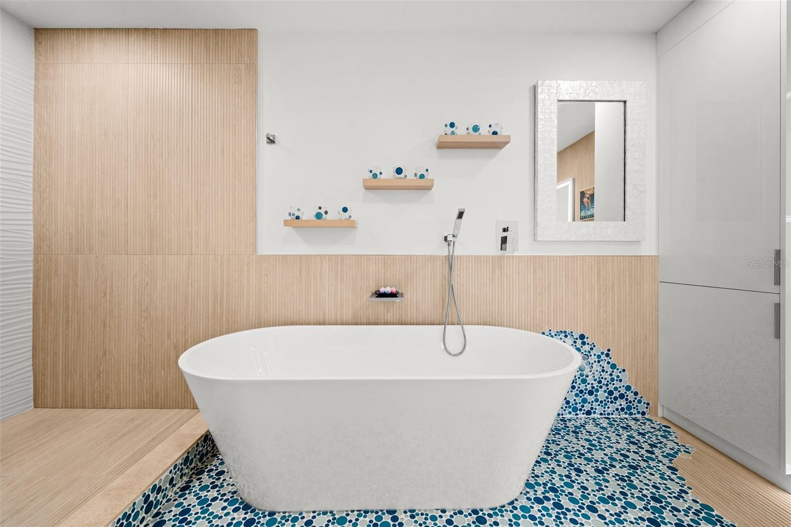 Image 27 of 84 For 988 Blvd Of The Arts  109