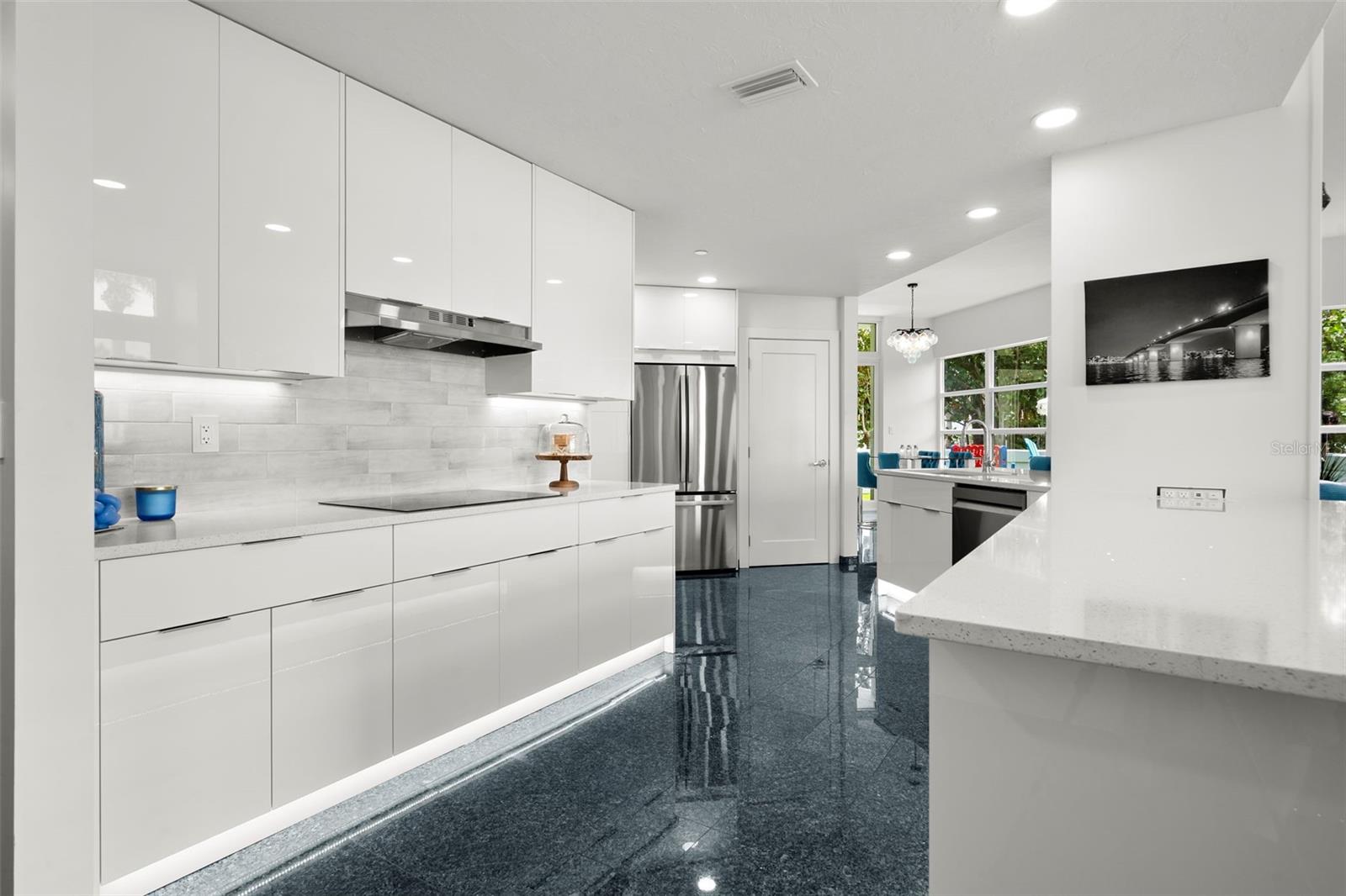 Image 29 of 84 For 988 Blvd Of The Arts  109