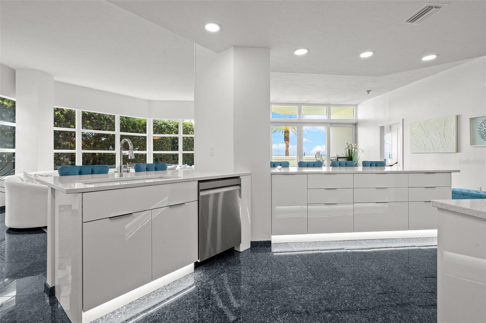 Image 33 of 84 For 988 Blvd Of The Arts  109