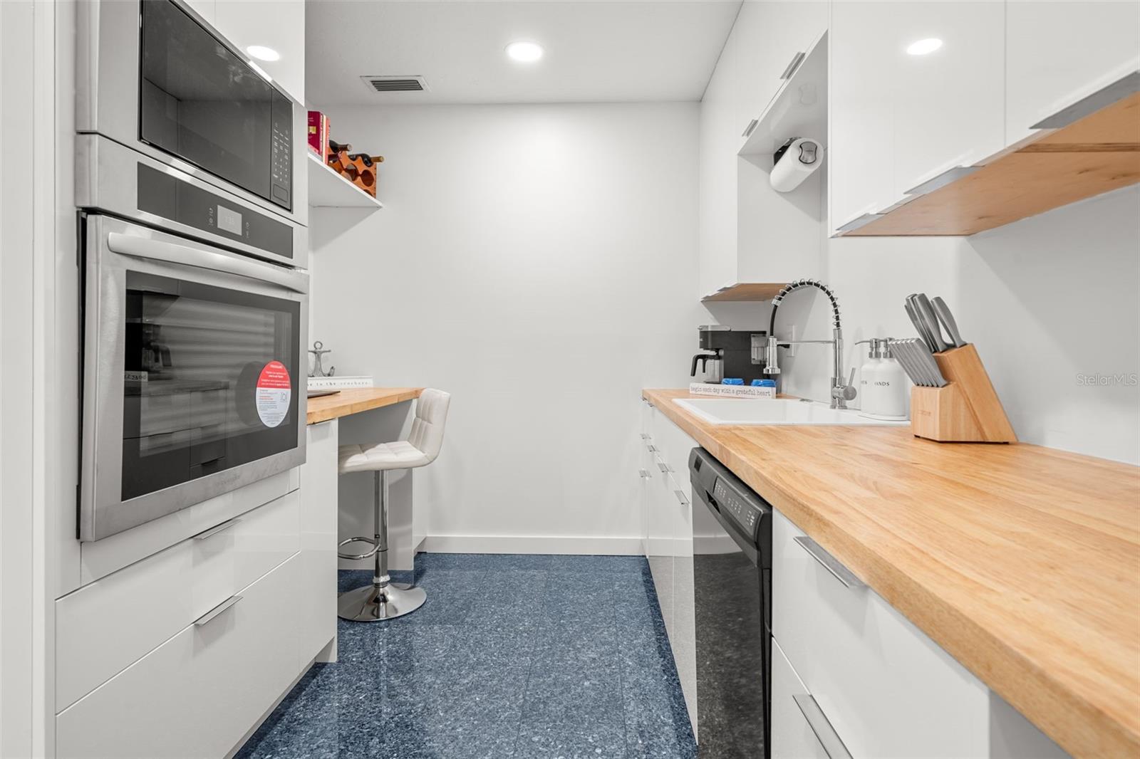 Image 38 of 84 For 988 Blvd Of The Arts  109