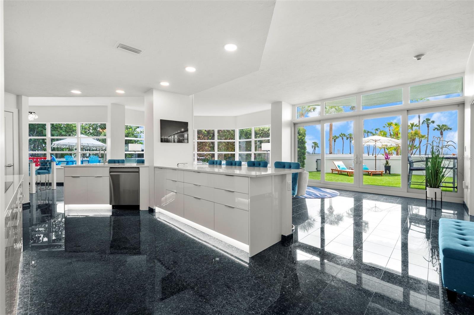 Image 4 of 84 For 988 Blvd Of The Arts  109