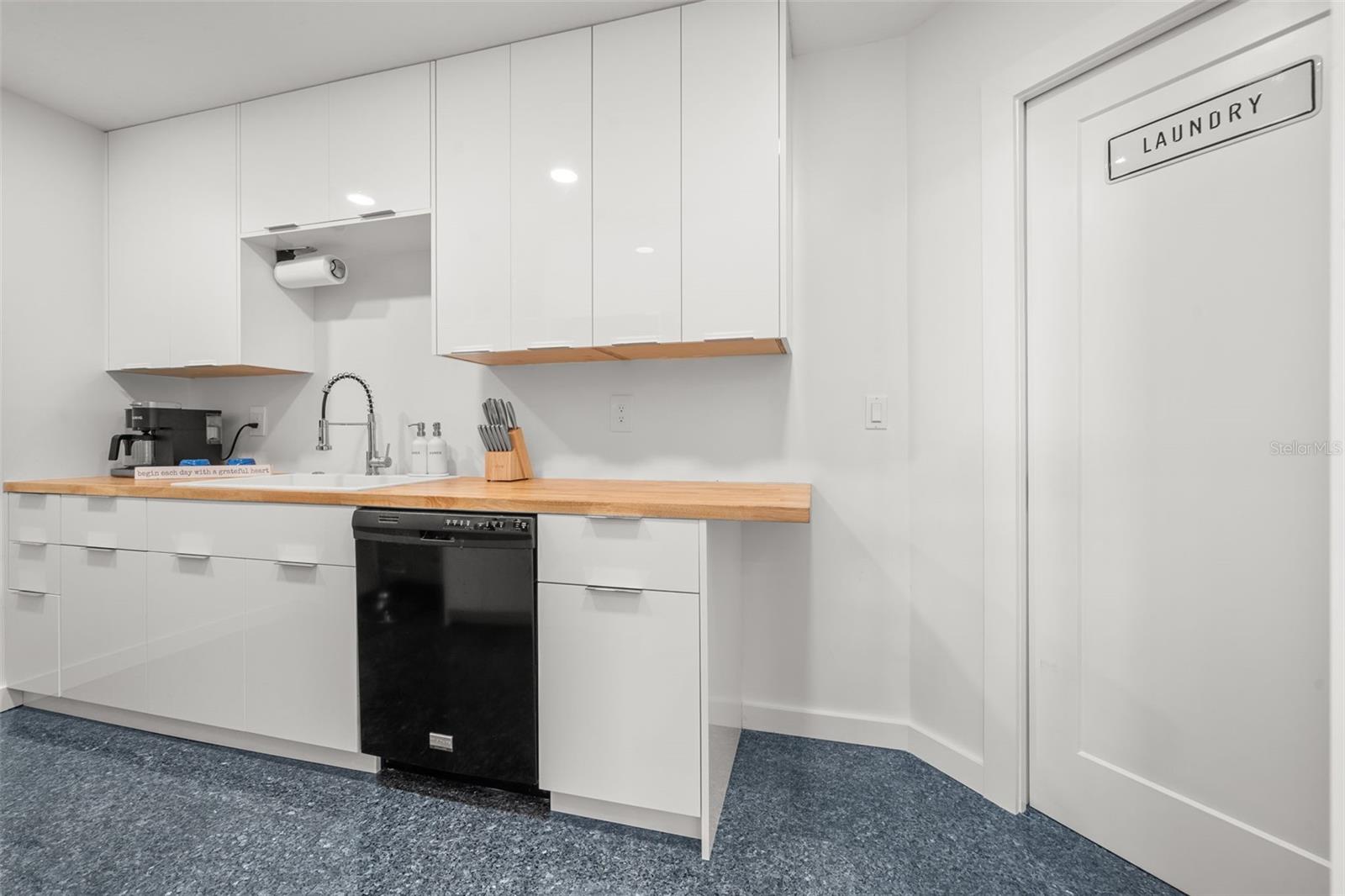 Image 42 of 84 For 988 Blvd Of The Arts  109