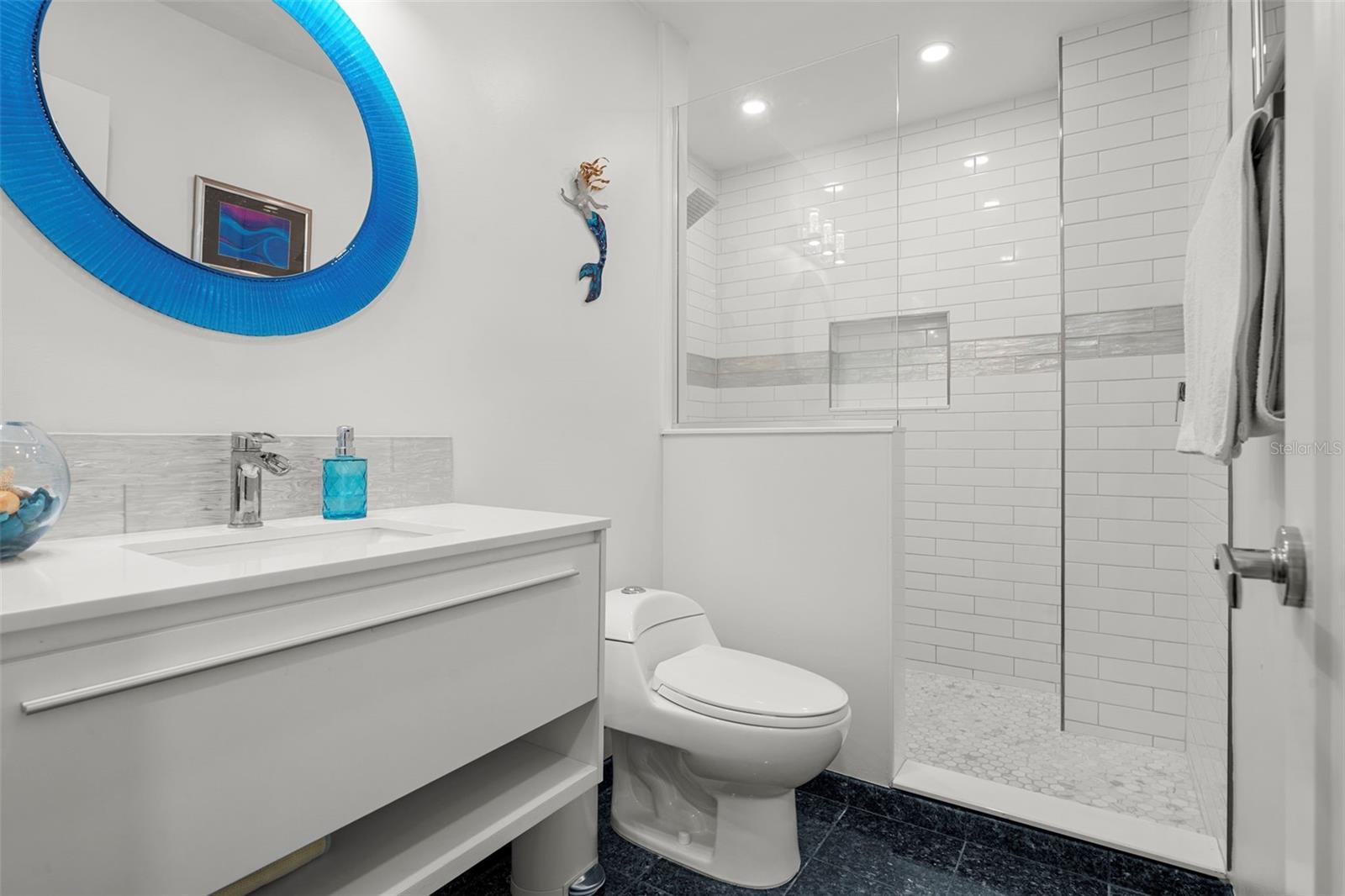 Image 48 of 84 For 988 Blvd Of The Arts  109