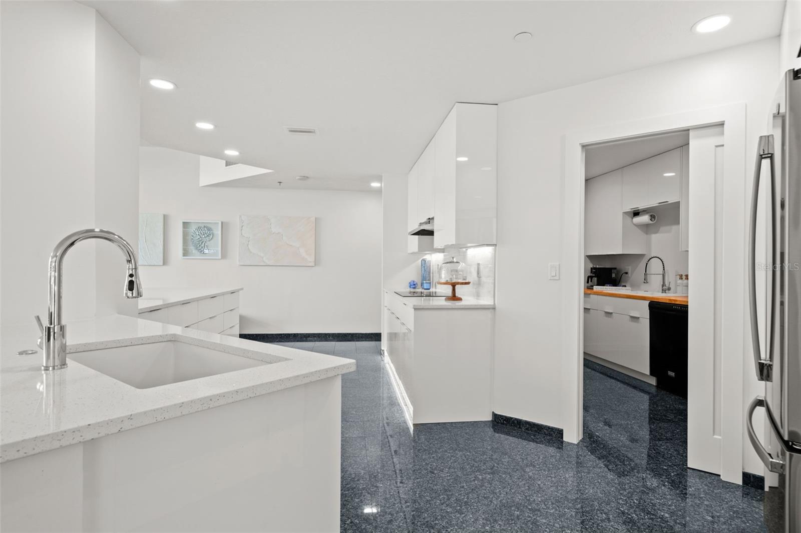 Image 5 of 84 For 988 Blvd Of The Arts  109