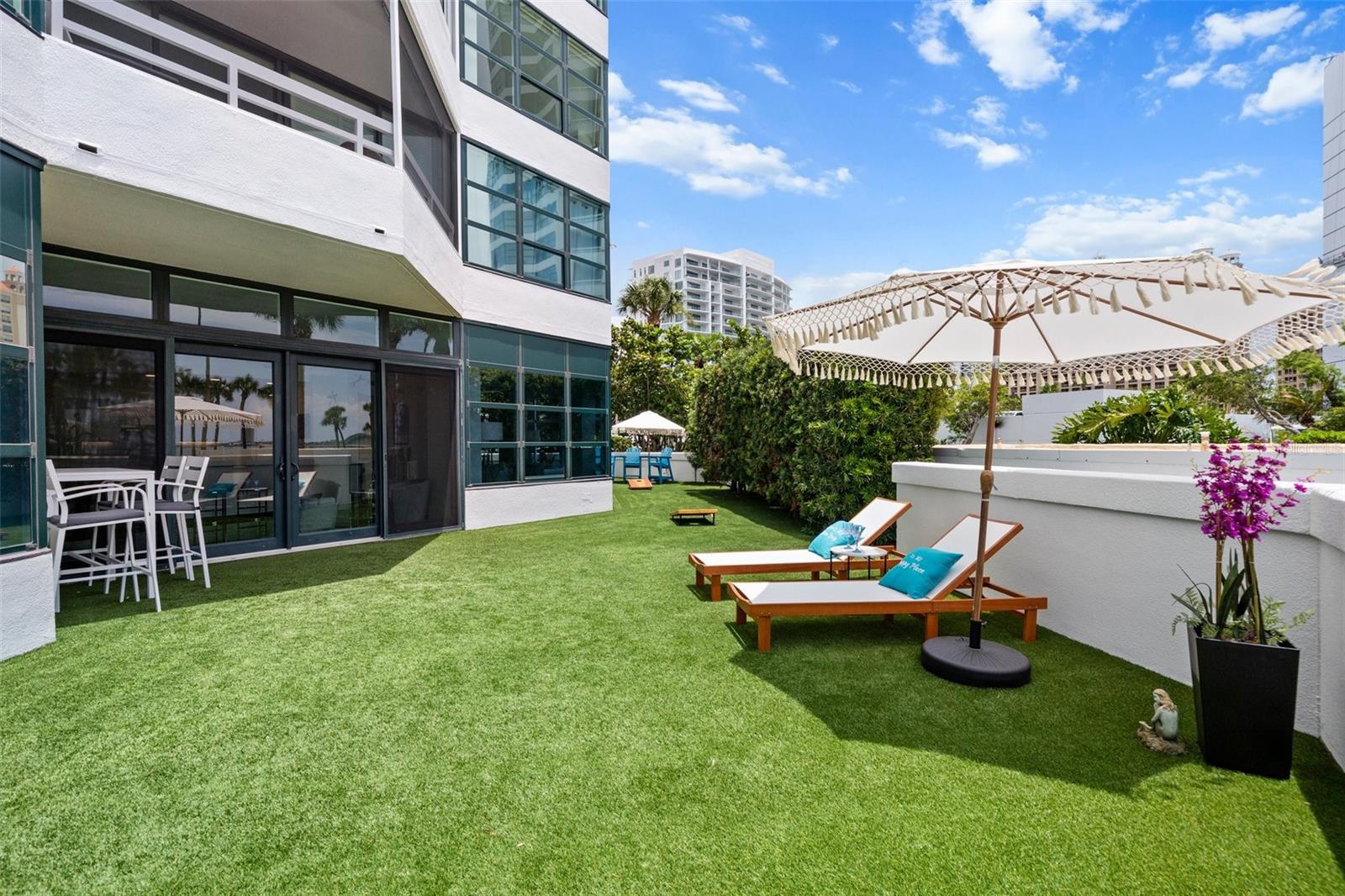 Image 7 of 84 For 988 Blvd Of The Arts  109