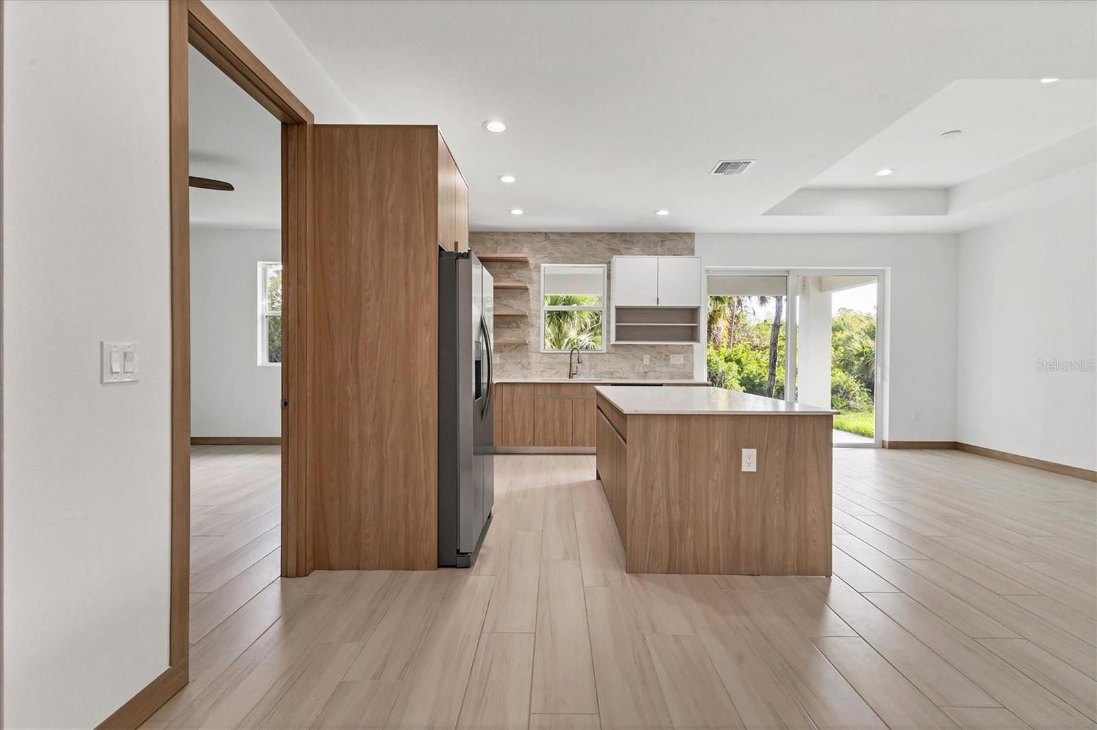 Image 11 of 33 For 405 Sunset Road N