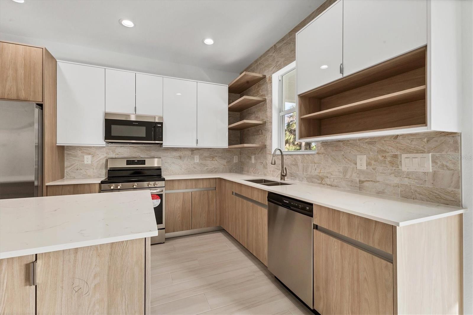 Image 15 of 33 For 405 Sunset Road N