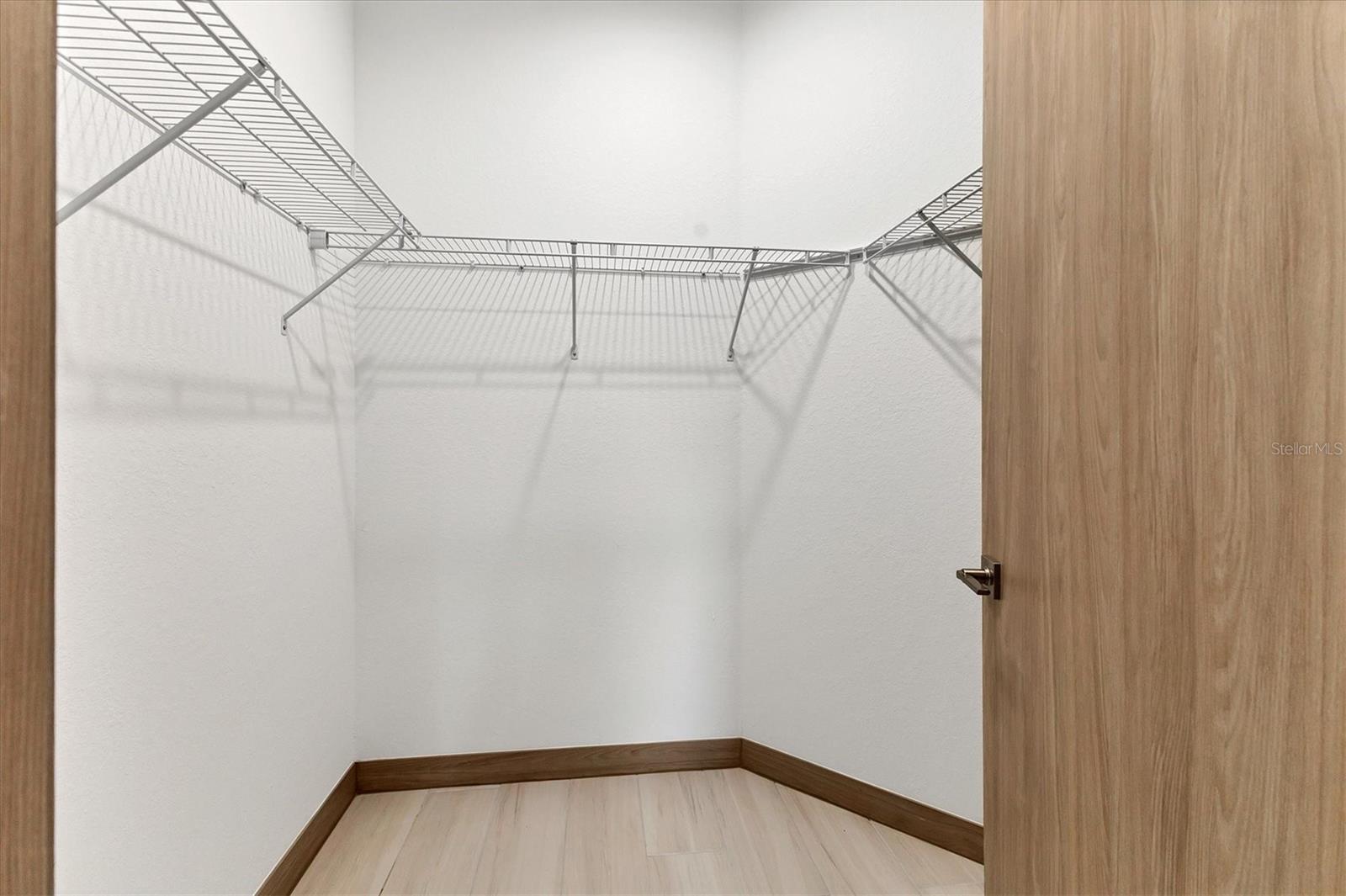 Image 20 of 33 For 405 Sunset Road N