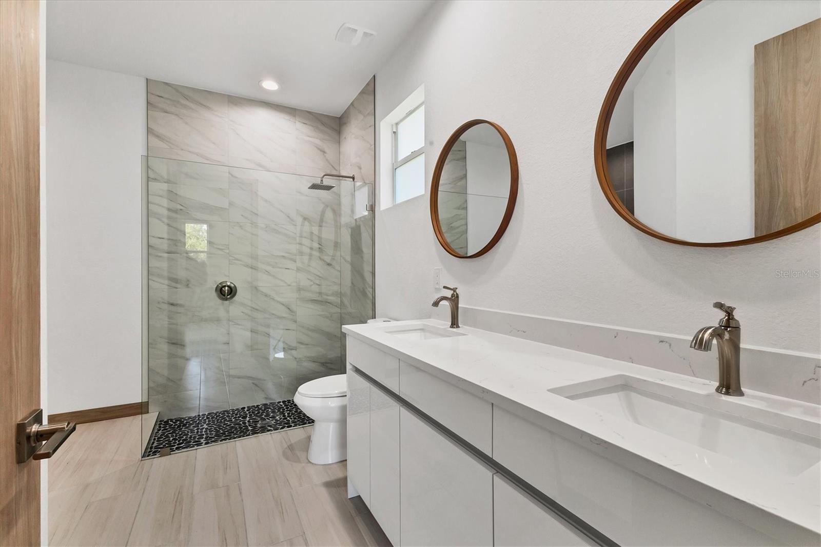 Image 21 of 33 For 405 Sunset Road N