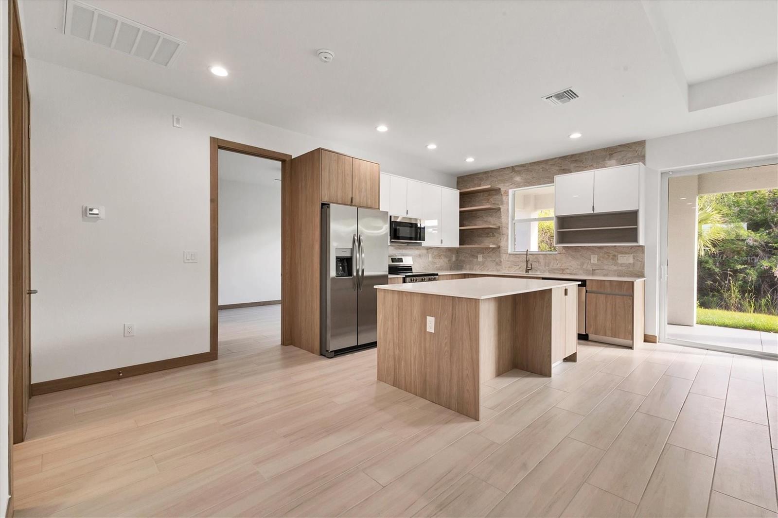 Image 9 of 33 For 405 Sunset Road N