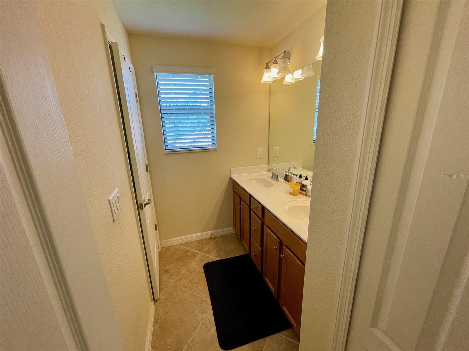 Image 25 of 52 For 20940 Valore Court