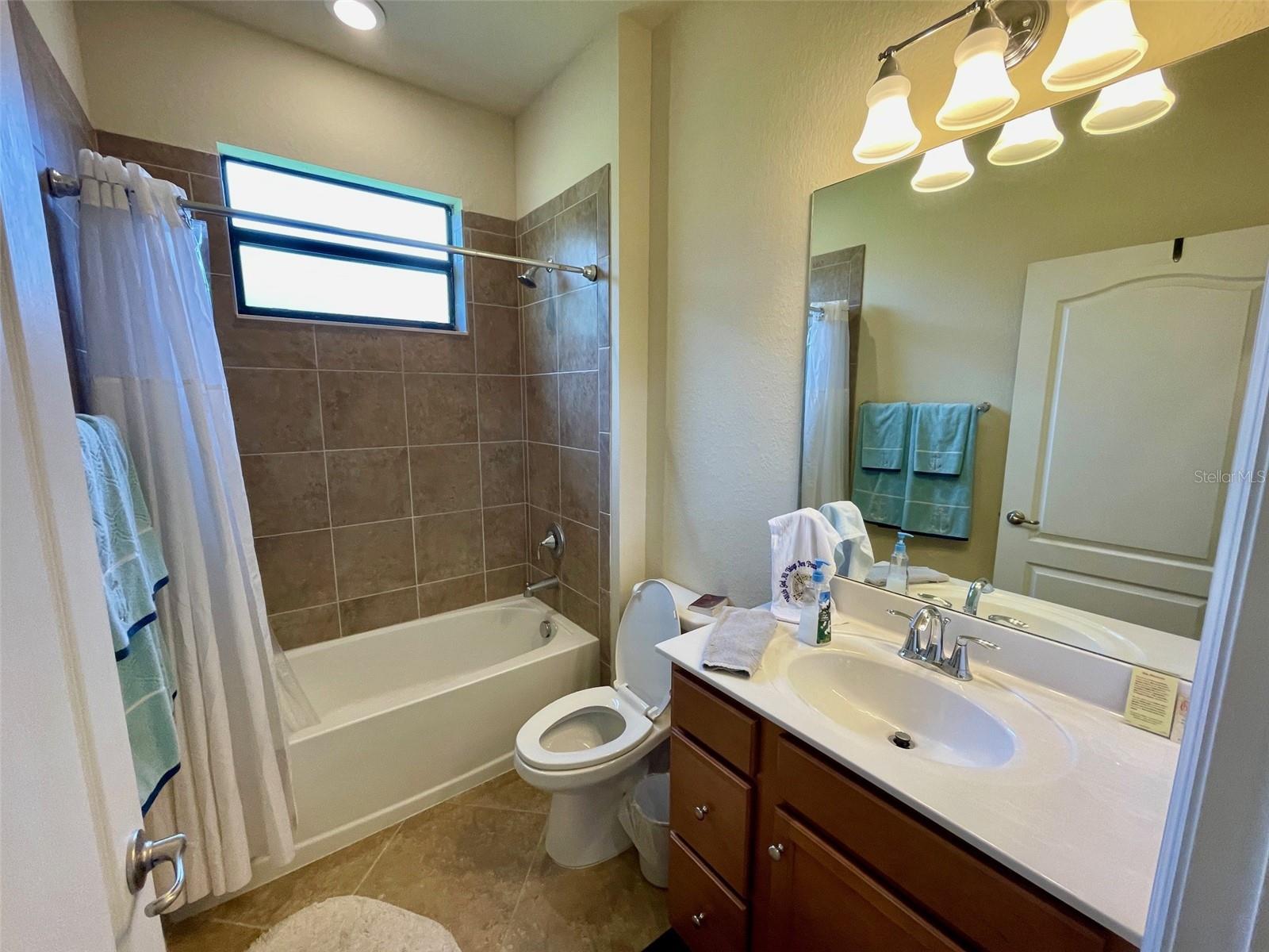Image 26 of 52 For 20940 Valore Court