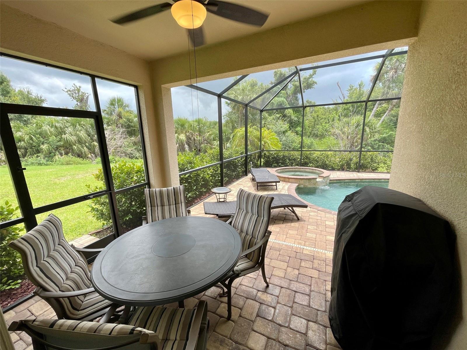 Image 28 of 52 For 20940 Valore Court