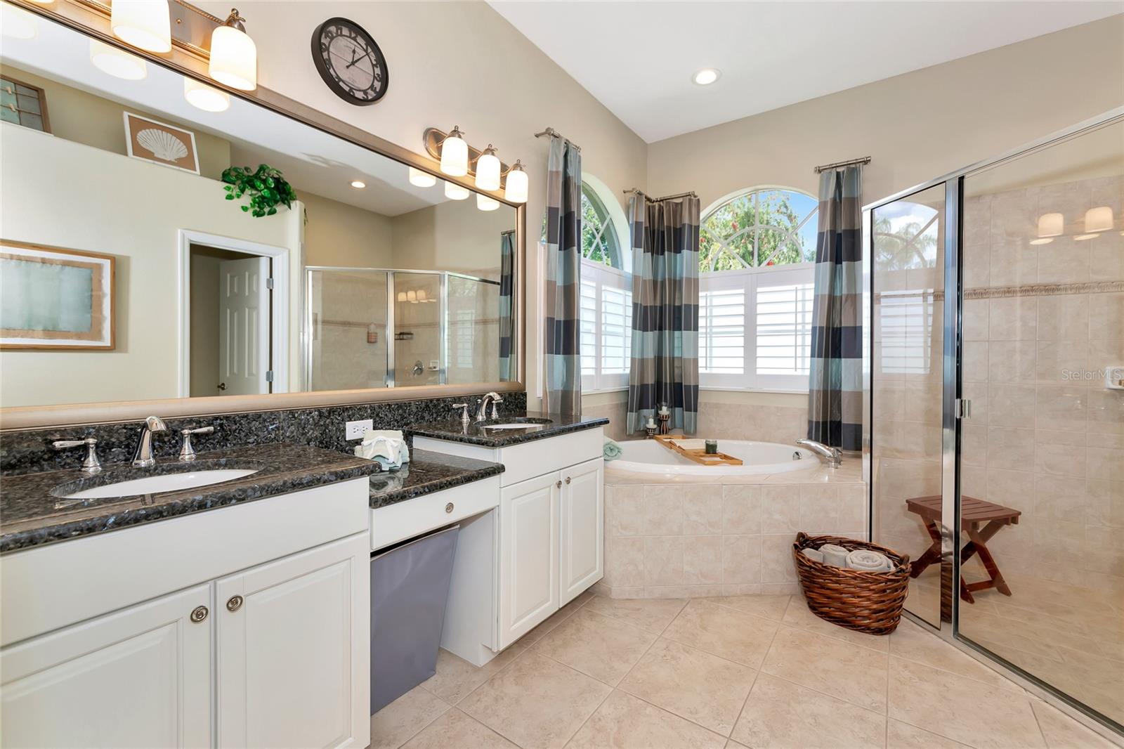Image 17 of 39 For 2875 Grazeland Drive