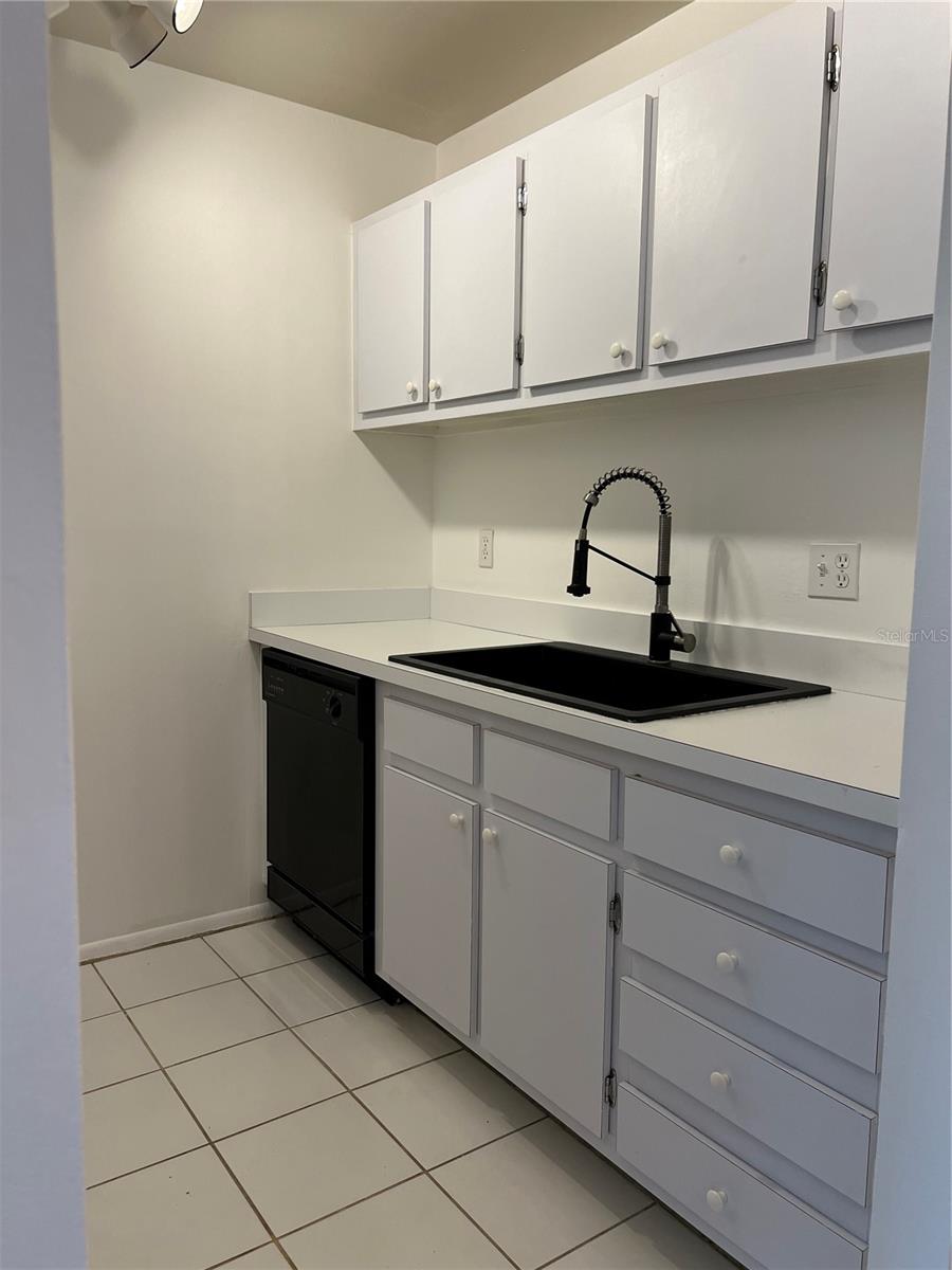 Image 7 of 20 For 3245 Beneva Road 203