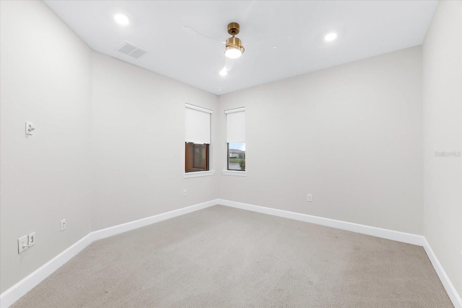 Image 21 of 100 For 7661 Summerland Cove