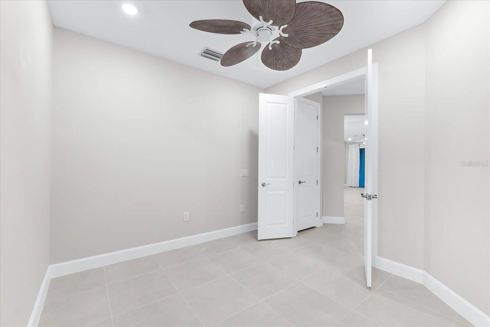 Image 37 of 100 For 7661 Summerland Cove