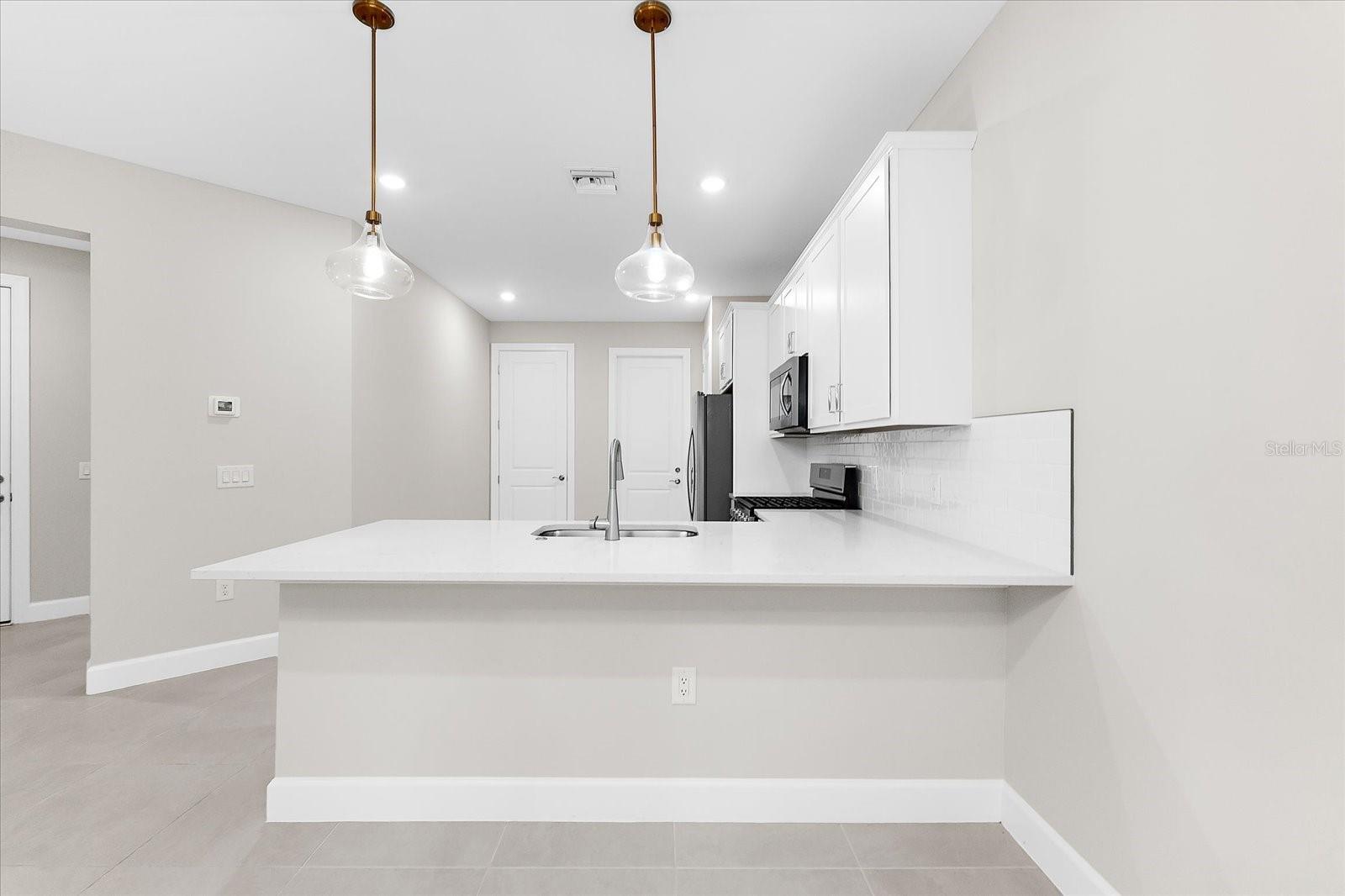 Image 6 of 100 For 7661 Summerland Cove
