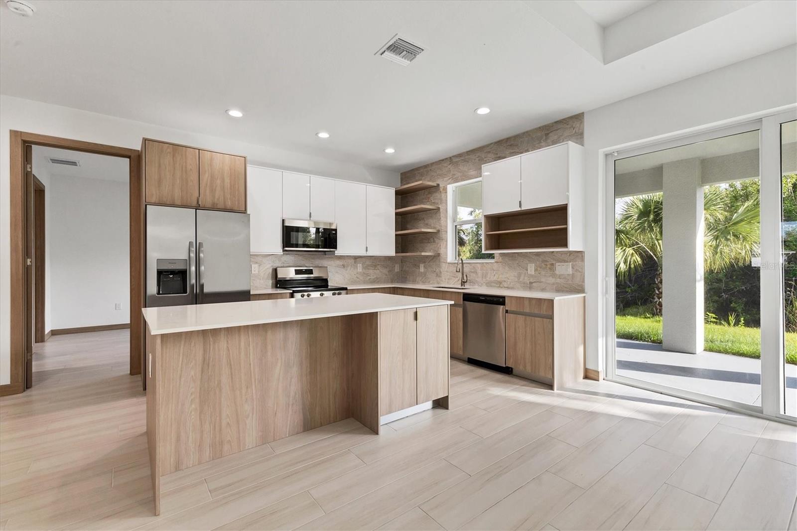 Listing photo id 8 for 102 Arrow Lane