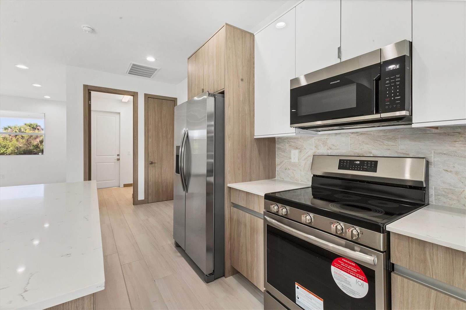 Listing photo id 13 for 102 Arrow Lane