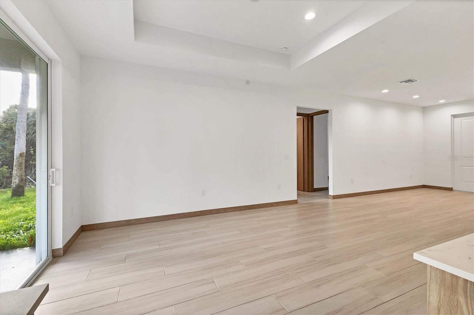 Listing photo id 14 for 102 Arrow Lane