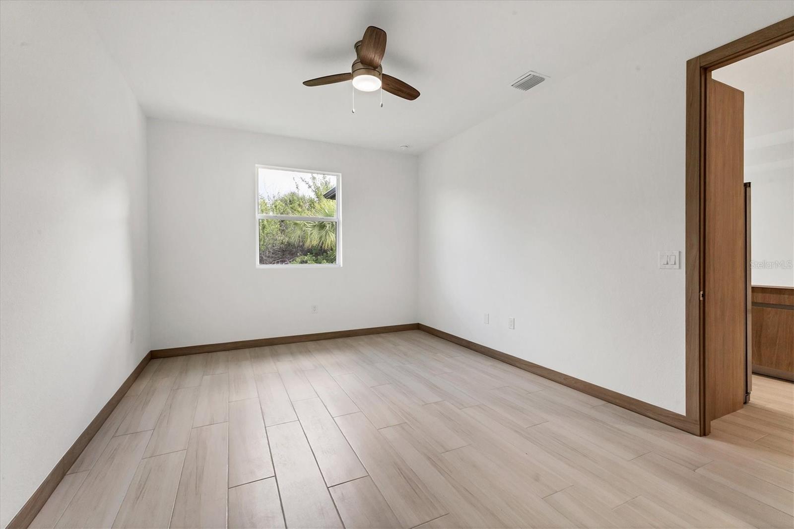 Listing photo id 16 for 102 Arrow Lane