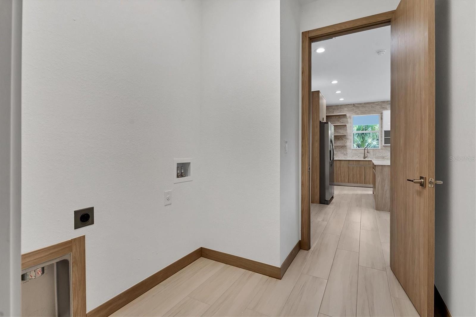 Listing photo id 25 for 102 Arrow Lane