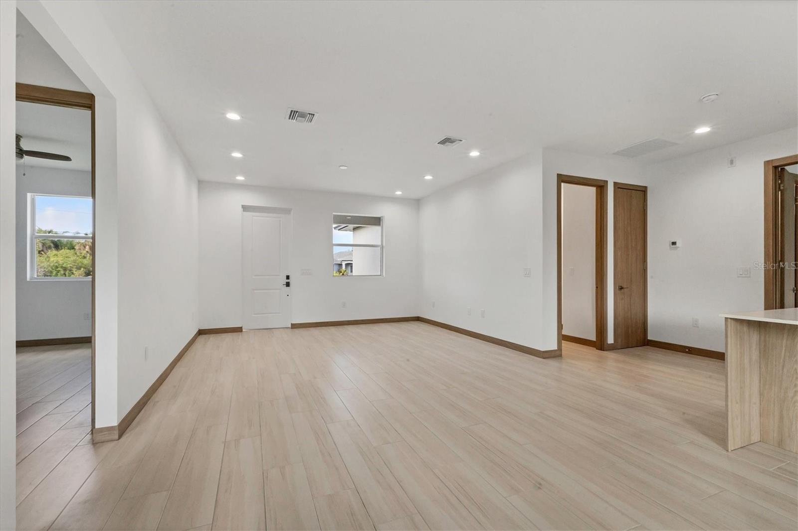 Listing photo id 4 for 102 Arrow Lane