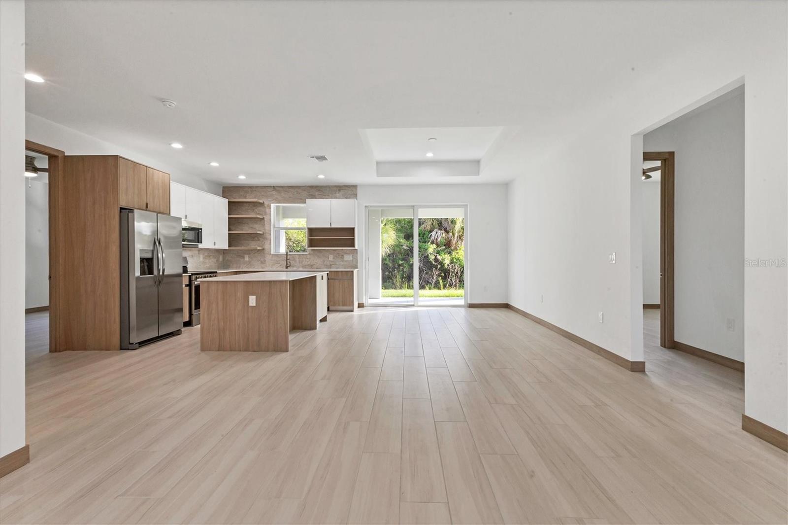 Listing photo id 5 for 102 Arrow Lane