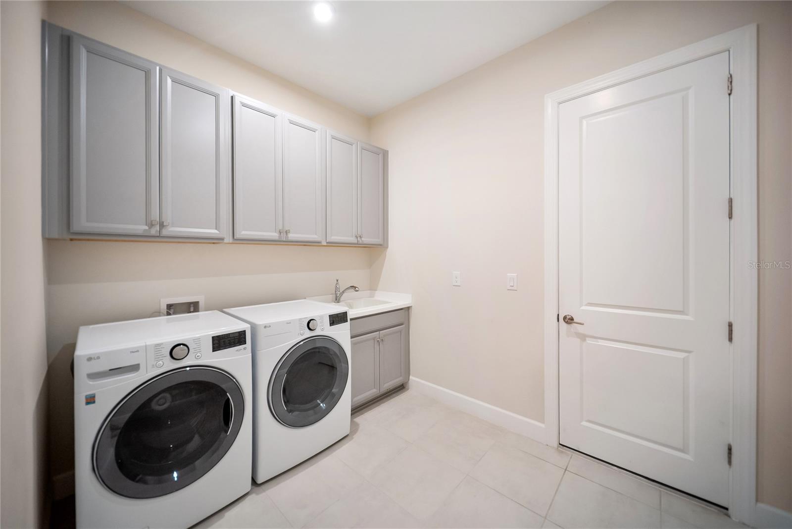 Image 24 of 95 For 4735 Cassio Court