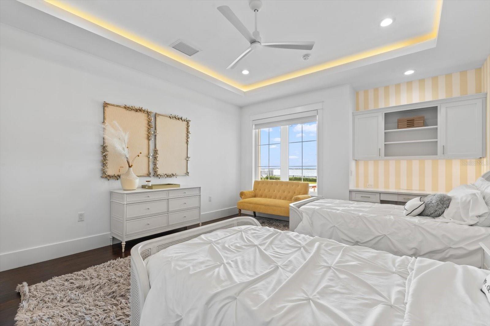Image 24 of 98 For 676 Regatta Way