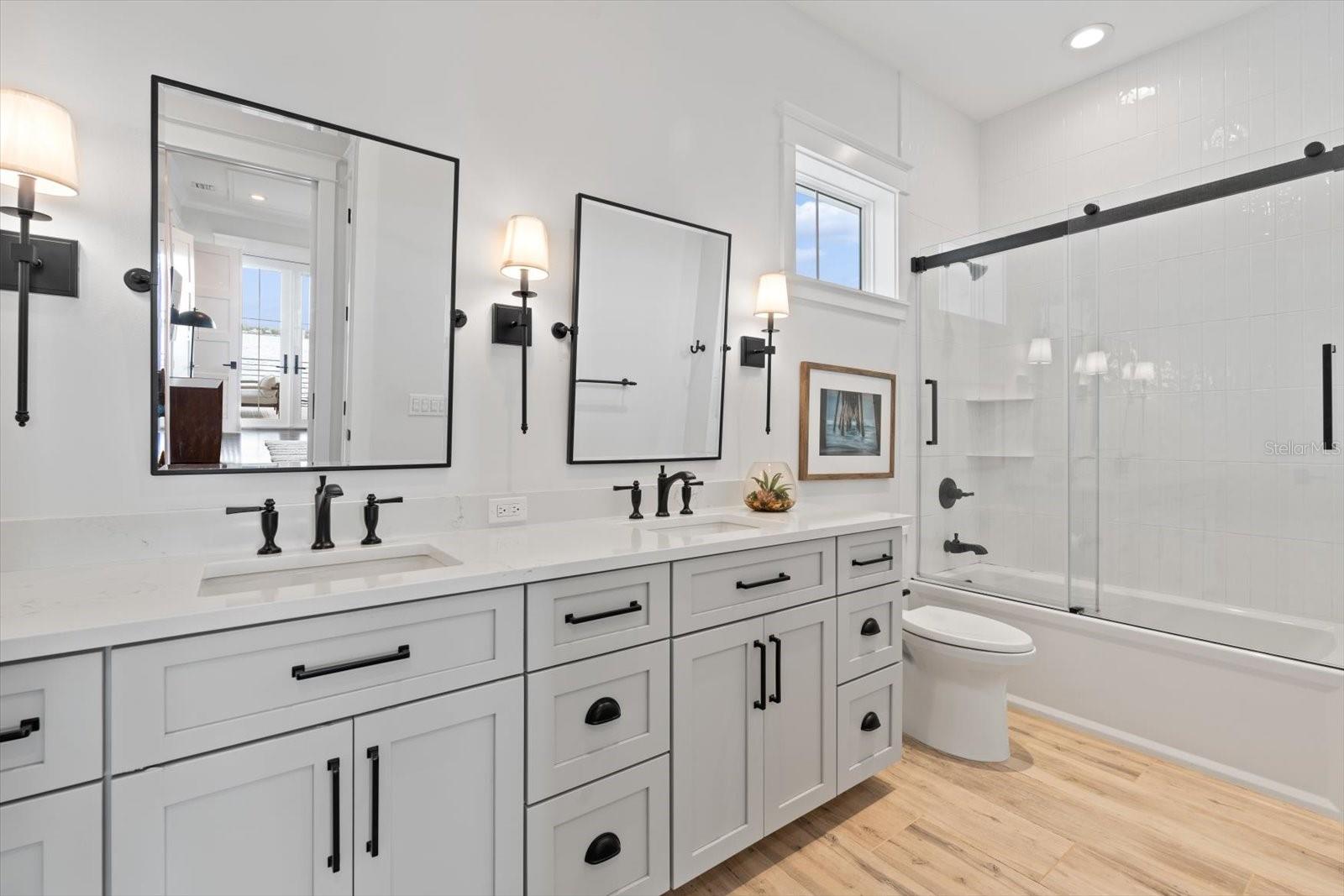 Image 39 of 98 For 676 Regatta Way