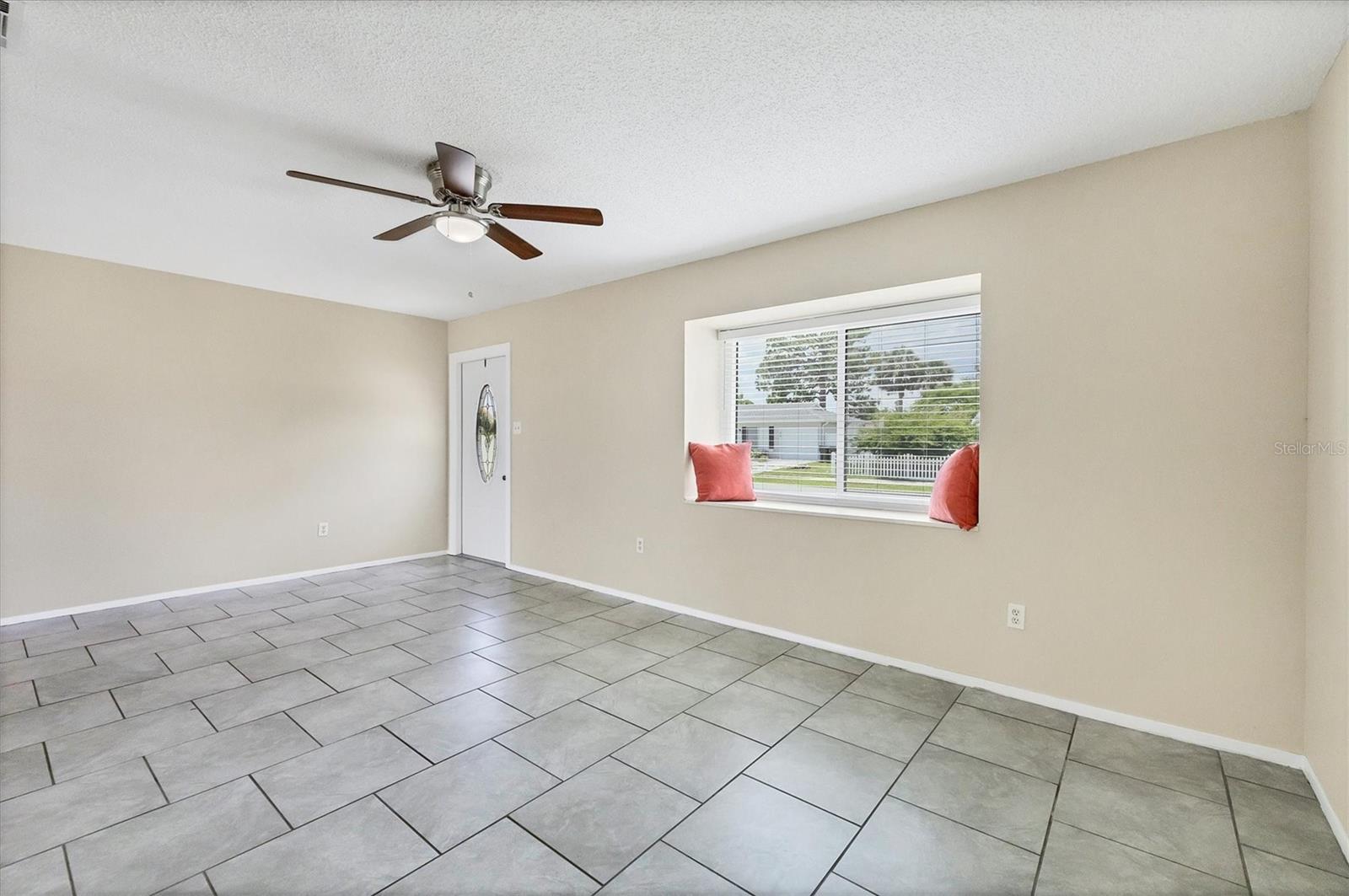 Image 12 of 30 For 8258 San Jacinto Avenue