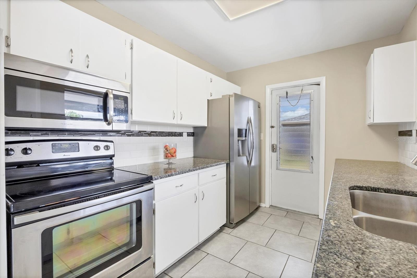 Image 5 of 30 For 8258 San Jacinto Avenue