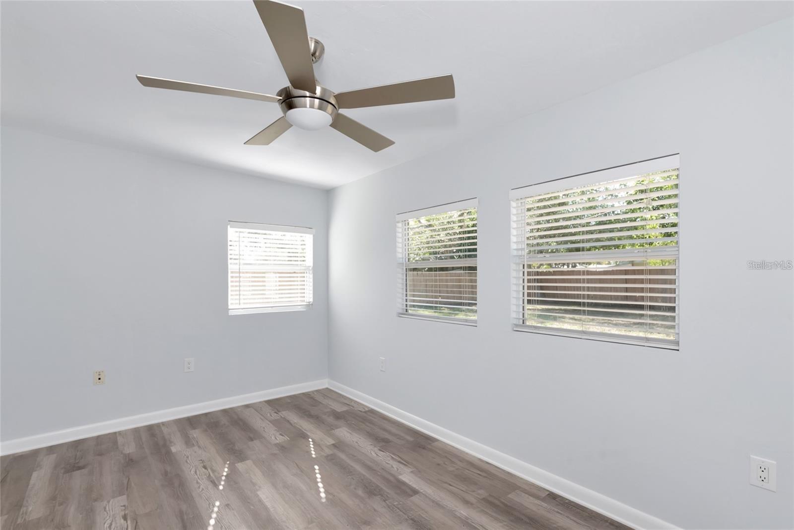 Image 12 of 27 For 4505 18th Avenue W