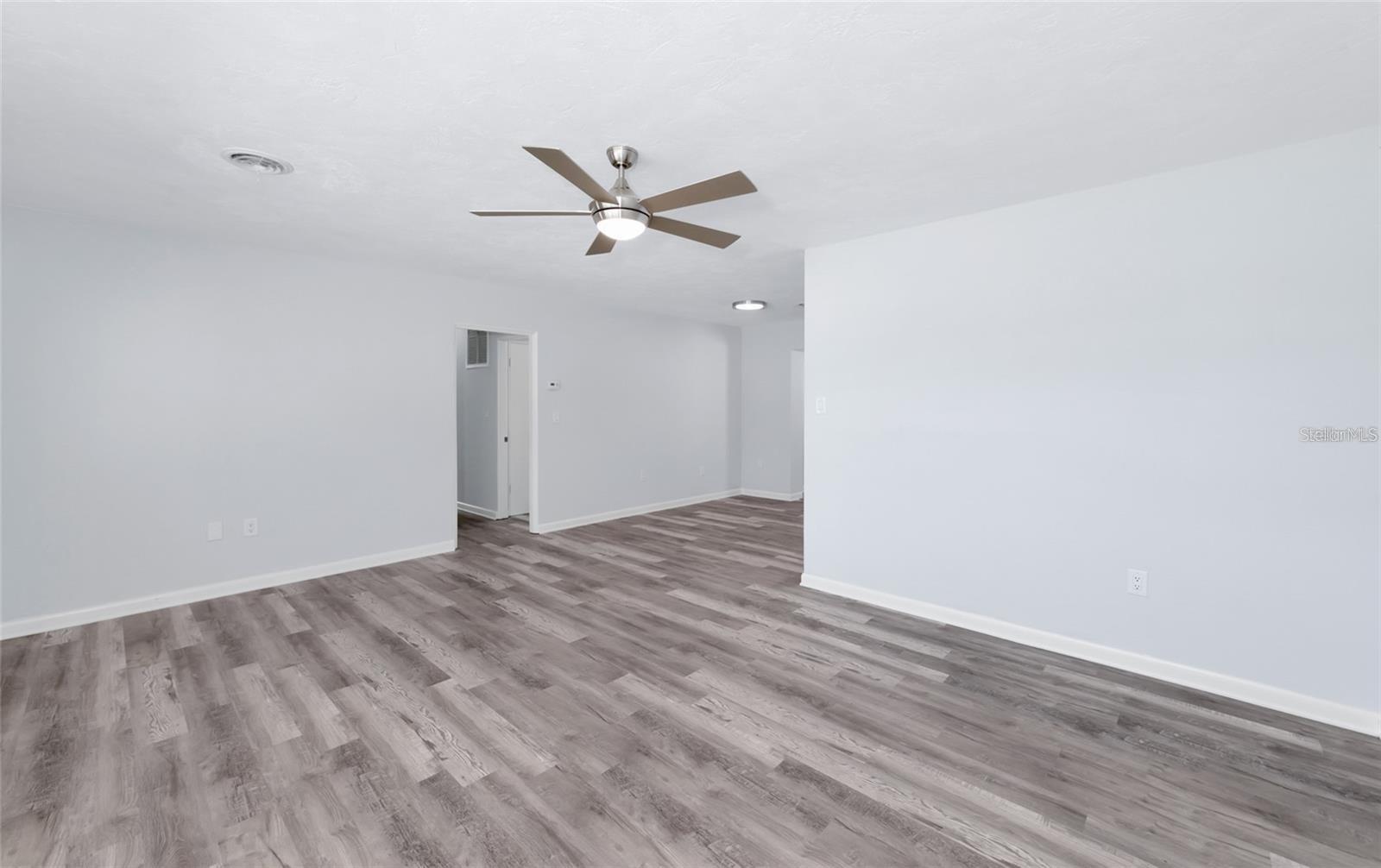 Image 15 of 27 For 4505 18th Avenue W