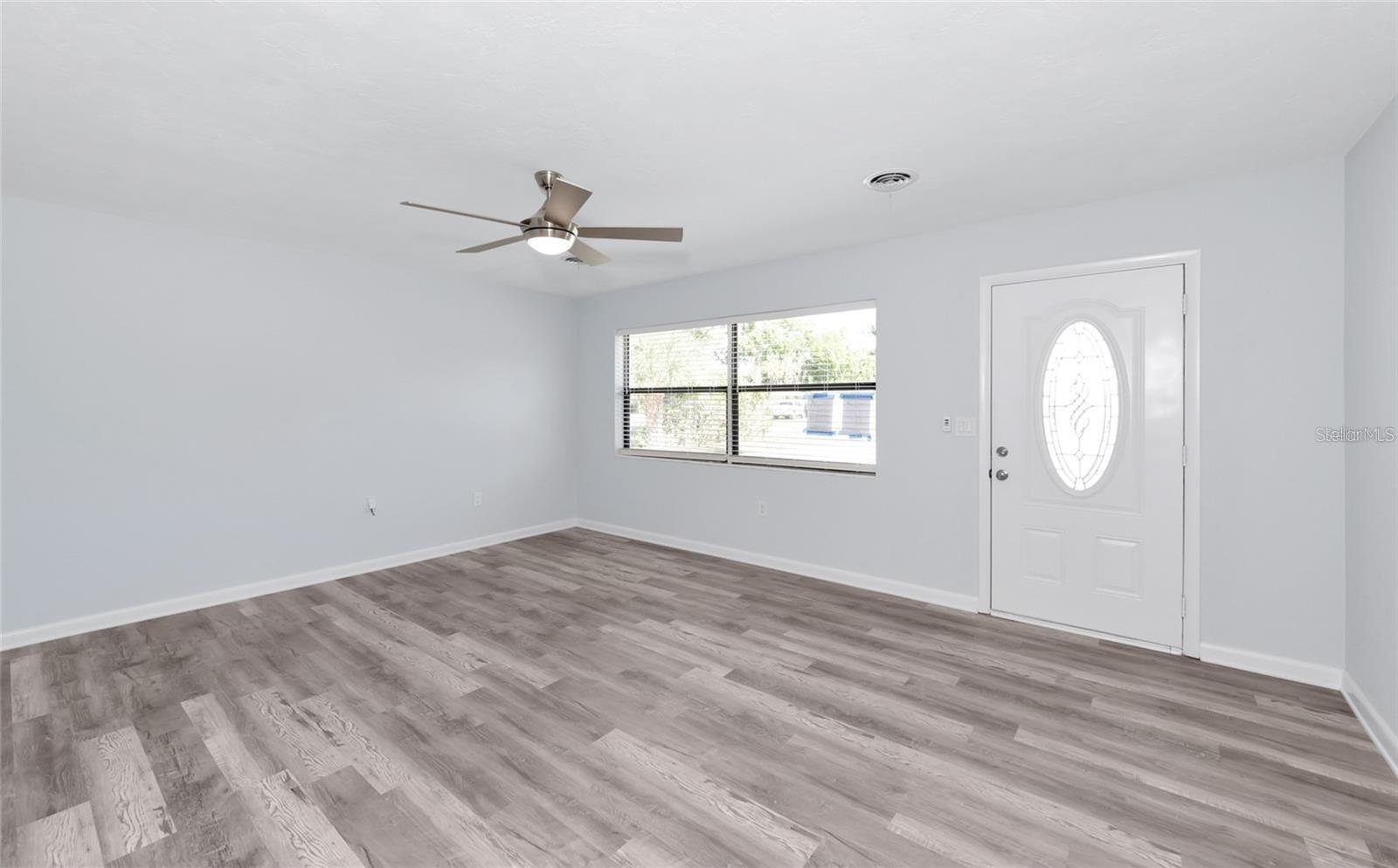 Image 16 of 27 For 4505 18th Avenue W