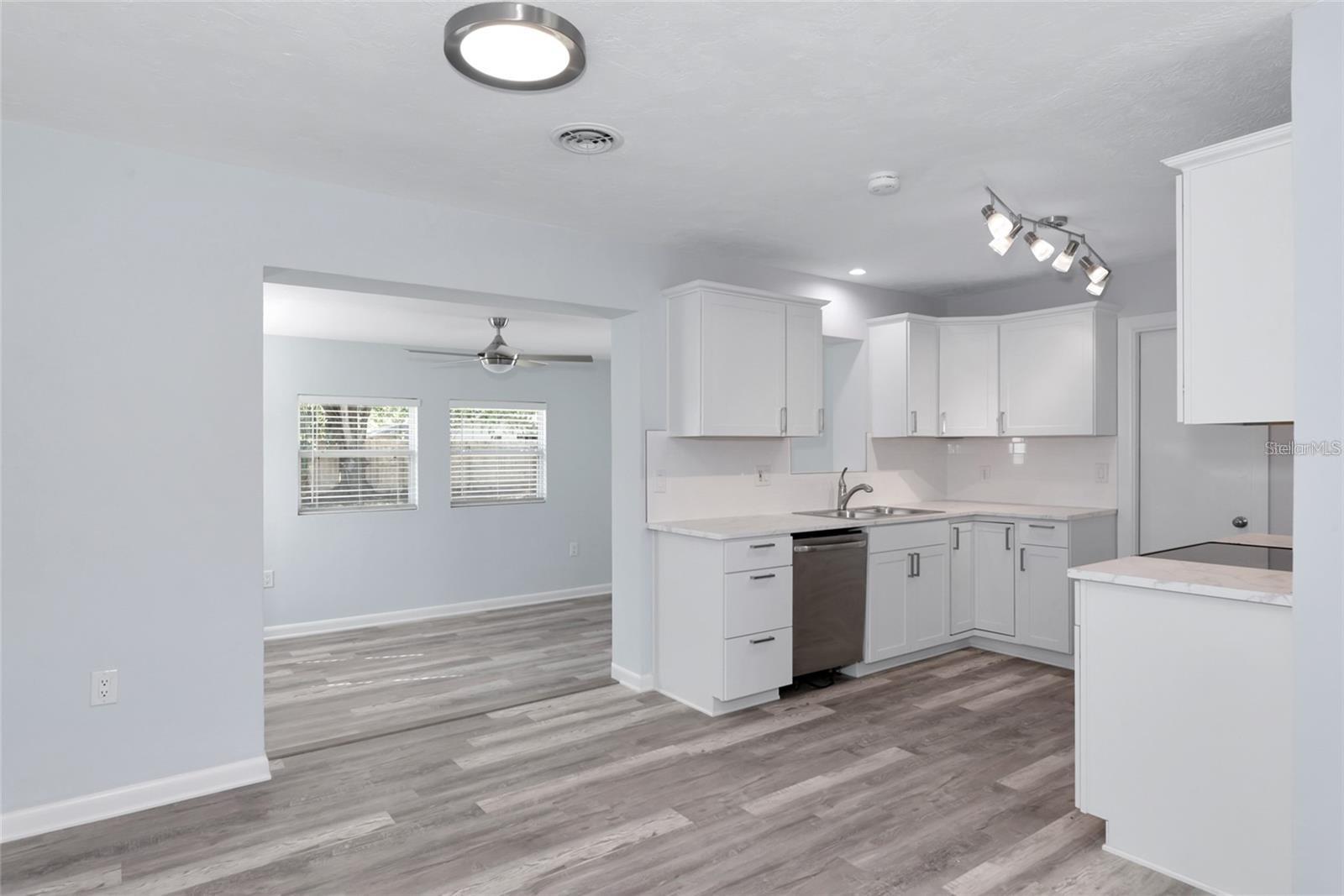 Image 5 of 27 For 4505 18th Avenue W