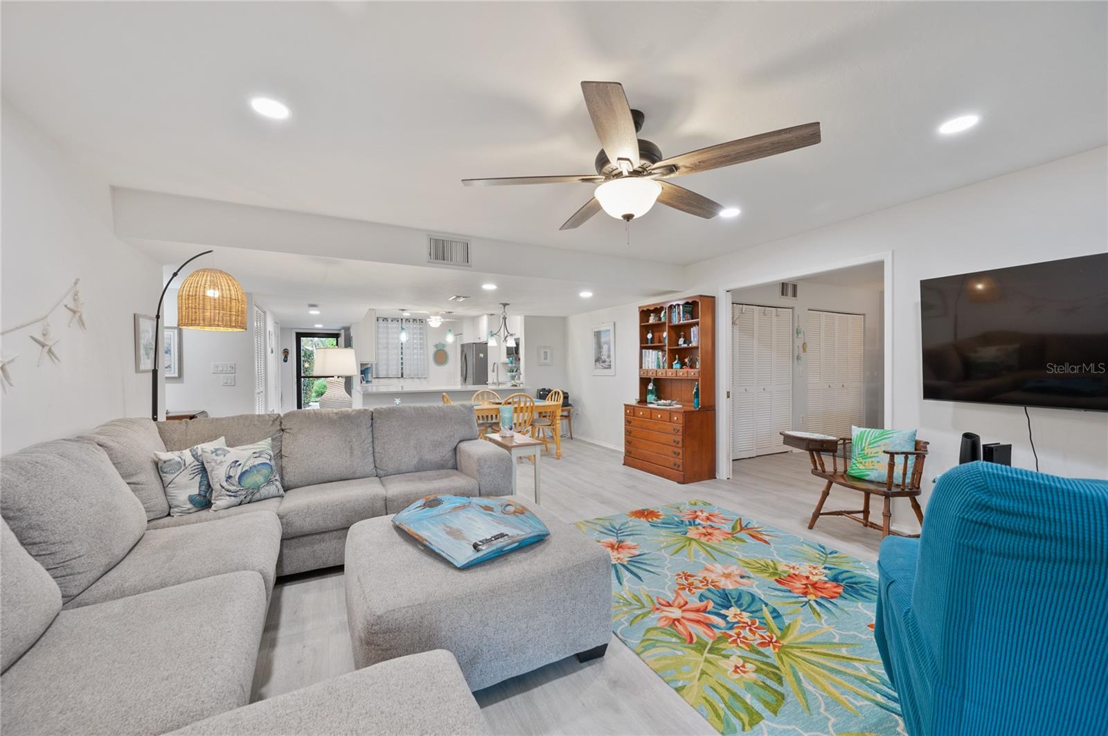 Image 12 of 34 For 409 Palm Tree Drive