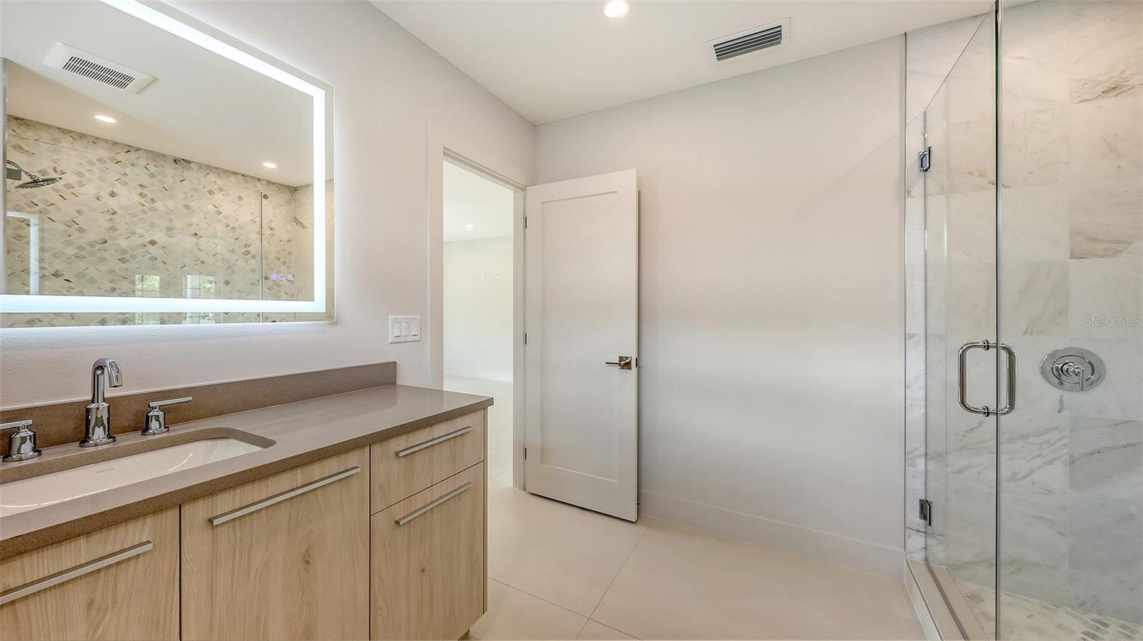 Image 76 of 100 For 2596 Floyd Street